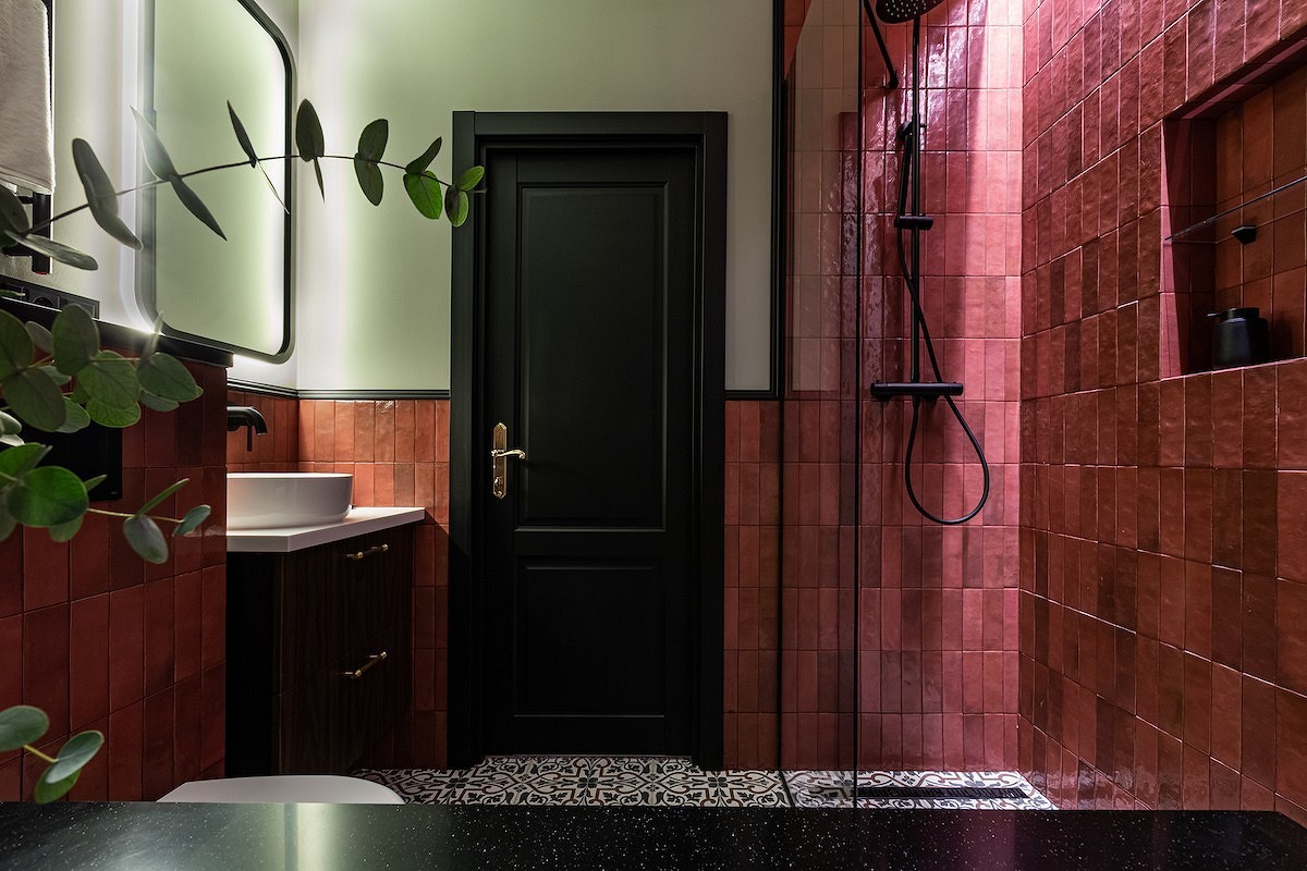 Решились бы? 7 самых ярких ванных комнат, которые вас удивят24