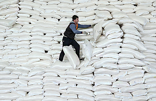 Россия прекращает экспорт сахара до конца лета