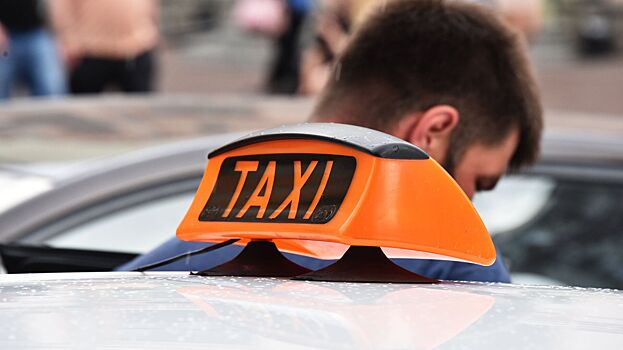 Россиян предостерегли от пользования услугами частных такси, довозящих до метро