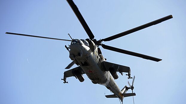 Российский вертолет Ми-35М нанес удар по опорным пунктам ВСУ