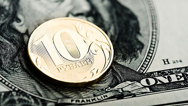 Рубль на открытии торгов Московской биржи укрепился к доллару и евро