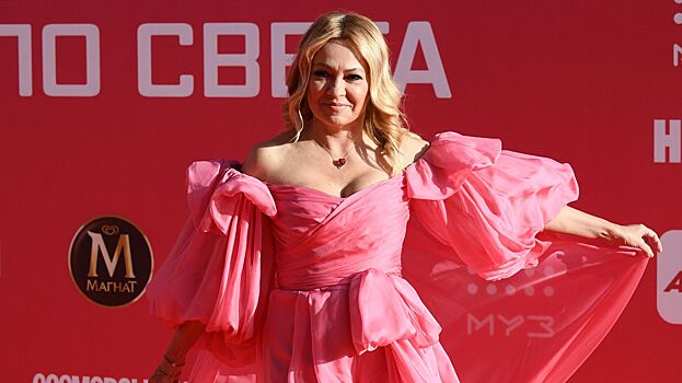 Рудковская вышла в свет в 8-килограммовом платье