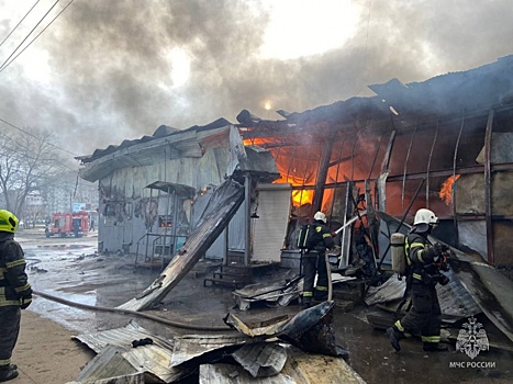 Рынок загорелся в Нижнем Новгороде