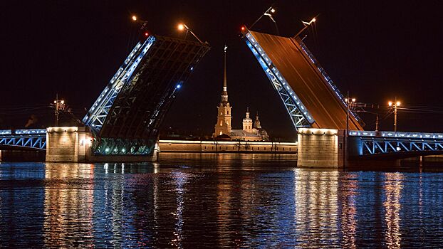 Сезон разведения мостов начался в Санкт-Петербурге