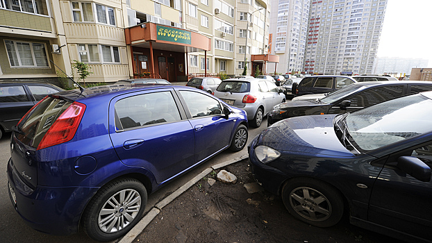 Штрафы за парковку на зеленых насаждениях могут достигать 300 тысяч рублей