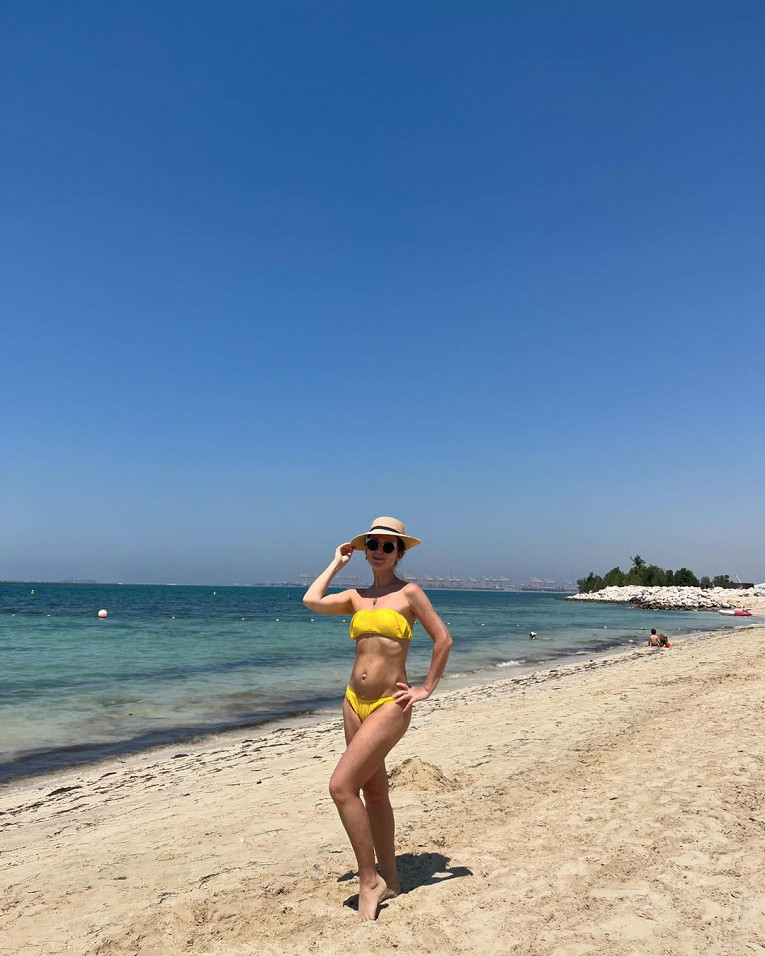 «Снова беременна?»: актрису Захарову заметили с округлившимся животом1