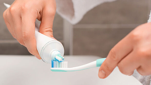 Стоматолог назвала 10 опасных веществ в составе зубных паст