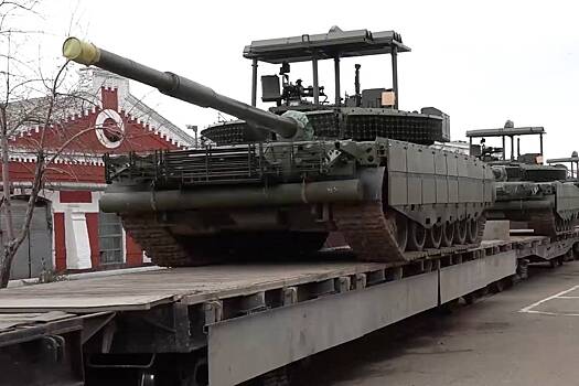 Т-80БВМ начали получать «Накидку» и защитный козырек на конвейере