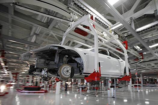 Tesla начала массово увольнять сотрудников за пределами США