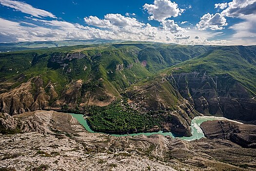 Туристов ошеломили цены на перелеты в Дагестан этим летом