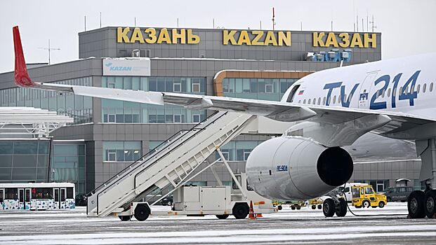 Туристы просидели два часа в самолете, но так и не улетели в Казань