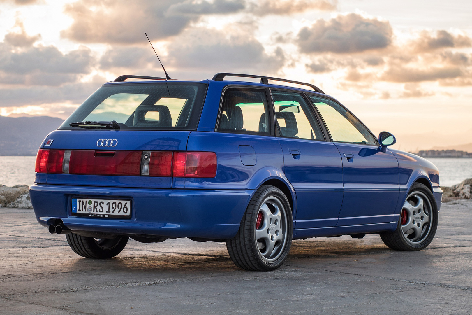 Убойный старенький «сарай»: 10 фактов про Audi RS4 Avant quattro3