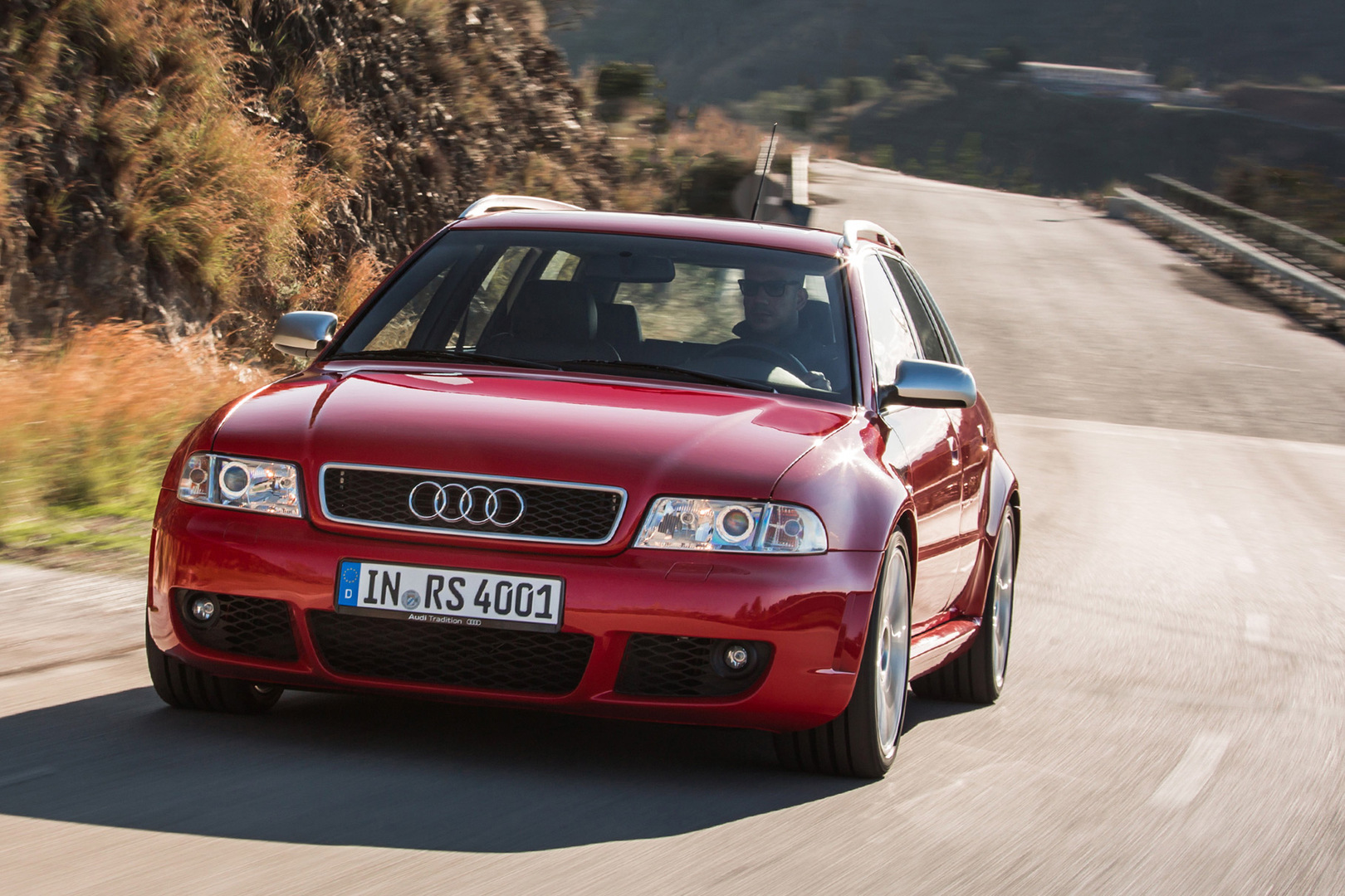 Убойный старенький «сарай»: 10 фактов про Audi RS4 Avant quattro9