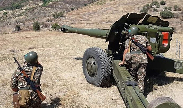 В Азербайджане заявили о передвижении армянской армии к границе