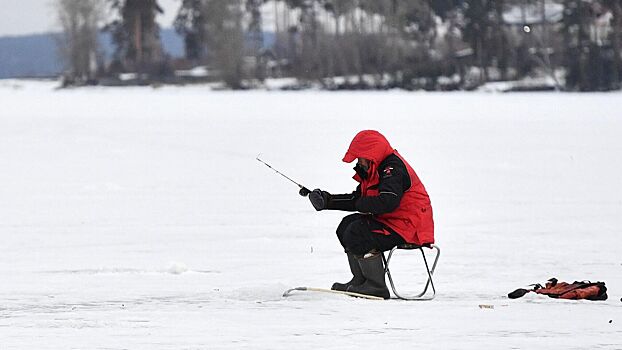 В Ивановской области унесло на льдине около 30 рыбаков