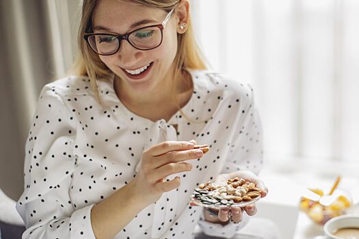В кладовке, холодильнике или морозилке: диетолог рассказала, где лучше всего хранить орехи