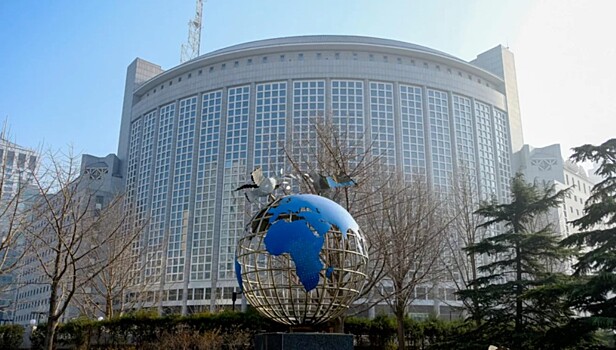 МИД КНР: Пекин не потерпит вмешательства в сотрудничество с Москвой