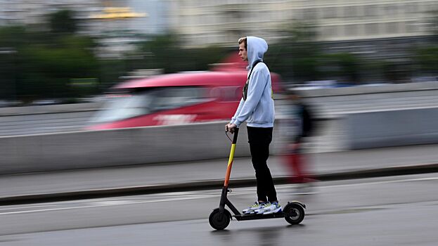 В Москве начали штрафовать нарушителей на арендованных самокатах