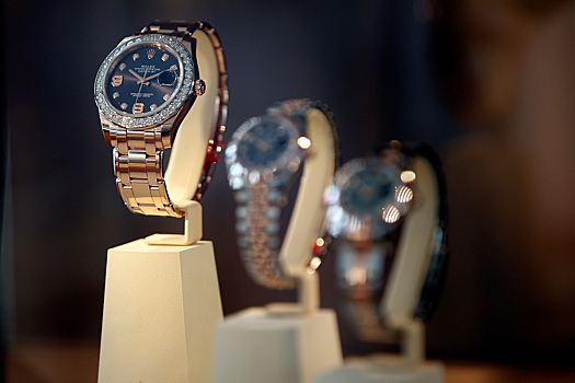 В Москве у школьника похитили часы Rolex за сотни тысяч рублей