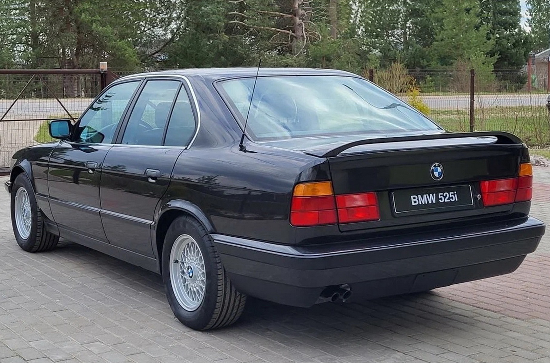 В России выставили на продажу практически новый BMW 5-Series E341