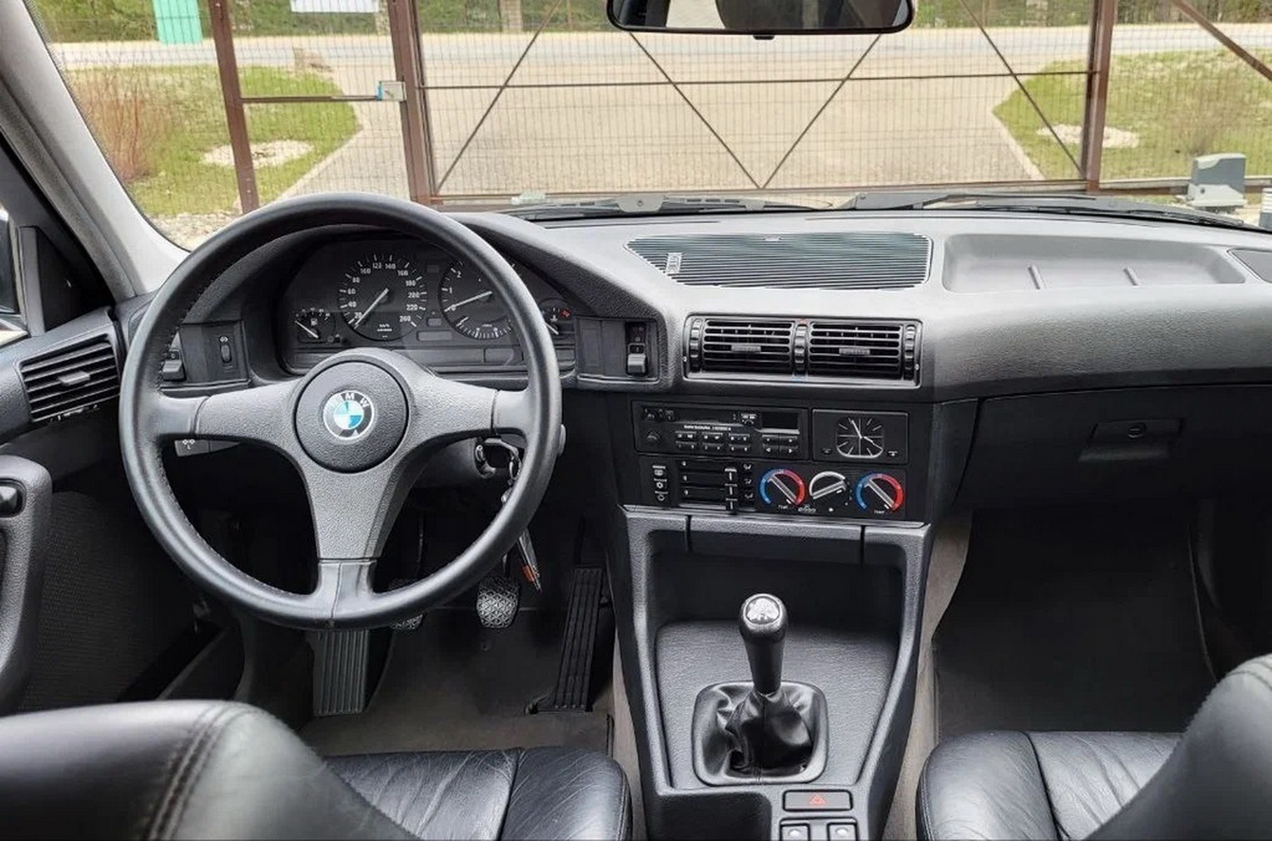 В России выставили на продажу практически новый BMW 5-Series E347