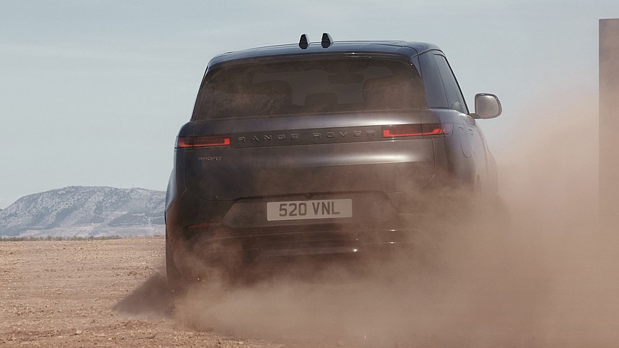 Внедорожник Range Rover Sport обзавёлся новой тёмной версией4