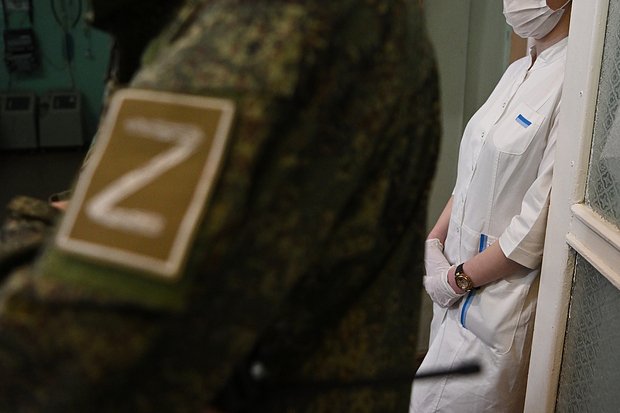 Военный медик погиб, спасая раненых российских бойцов. Он закрыл их собой от удара дрона ВСУ1