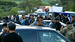 Участники акции протеста перекрыли трассу в знак протеста против делимитации и демаркации территориальных границ Армении и Азербайджана