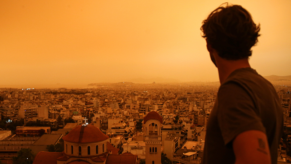 Вид на Афины во время пылевой бури