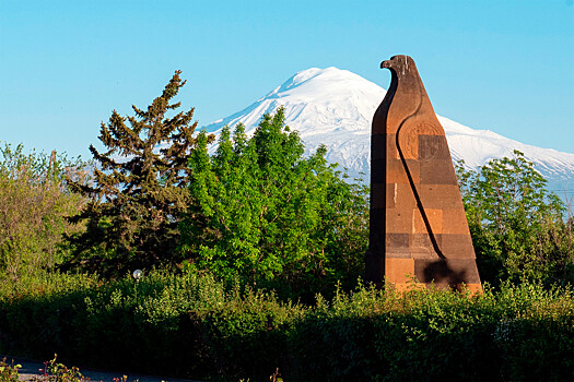 Католикоса армян впервые в истории пытались не пустить к мемориалу Сардарапат