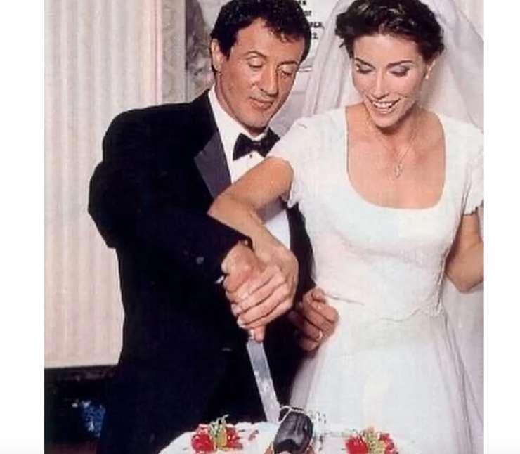 «27 лет с любовью моей жизни»: Сталлоне опубликовал редкие свадебные фото2