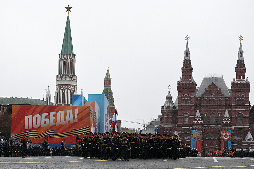 Военнослужащие парадных расчетов на военном параде на Красной площади в честь 79-летия Победы в Великой Отечественной войне, 9 мая 2024 года