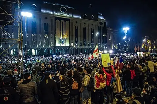 Демонстранты устроили транспортный коллапс в Тбилиси