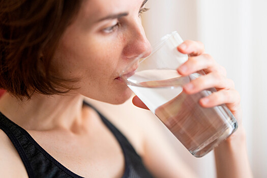 Употребление воды поможет избавиться от лишнего веса