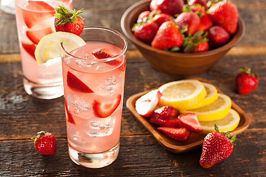 Диетолог сообщил, что напитки из фруктов и ягод полезны без сахара