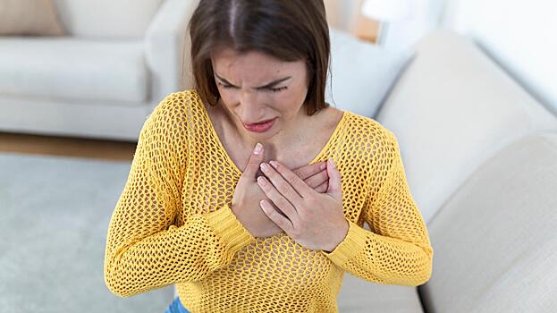 Дискомфорт в груди может говорить о серьезных проблемах с сердцем