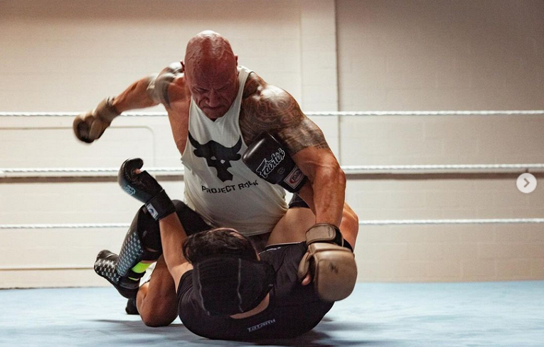 Дуэйн Джонсон показал, как готовится к роли экс-чемпиона UFC1