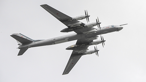 Два ракетоносца Ту-95 выполнили полет вблизи Аляски