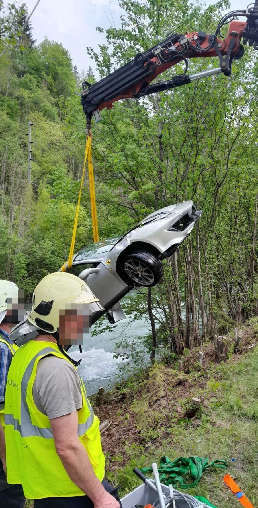 Ferrari 458 Pista оказался в воде после небольшой аварии2