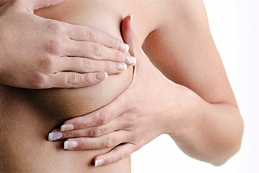 Гинеколог указал на предрасположенность женщин с высоким ростом к раку груди