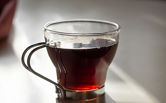 Диетолог призвал гипертоников отказаться от черного чая