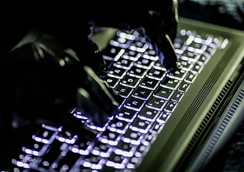 «Идет кибервойна»: кто стоит за атаками на российские компании