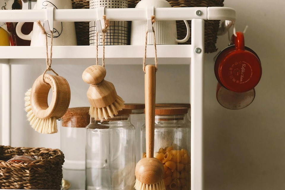 Испортят интерьер: 10 вещей на кухне, которые лучше убрать в ящики2