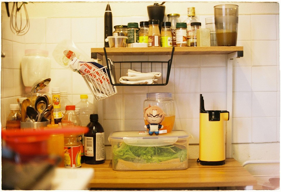 Испортят интерьер: 10 вещей на кухне, которые лучше убрать в ящики4