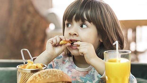 Сладкие и соленые фабричные продукты повышают риск болезней сердца у детей