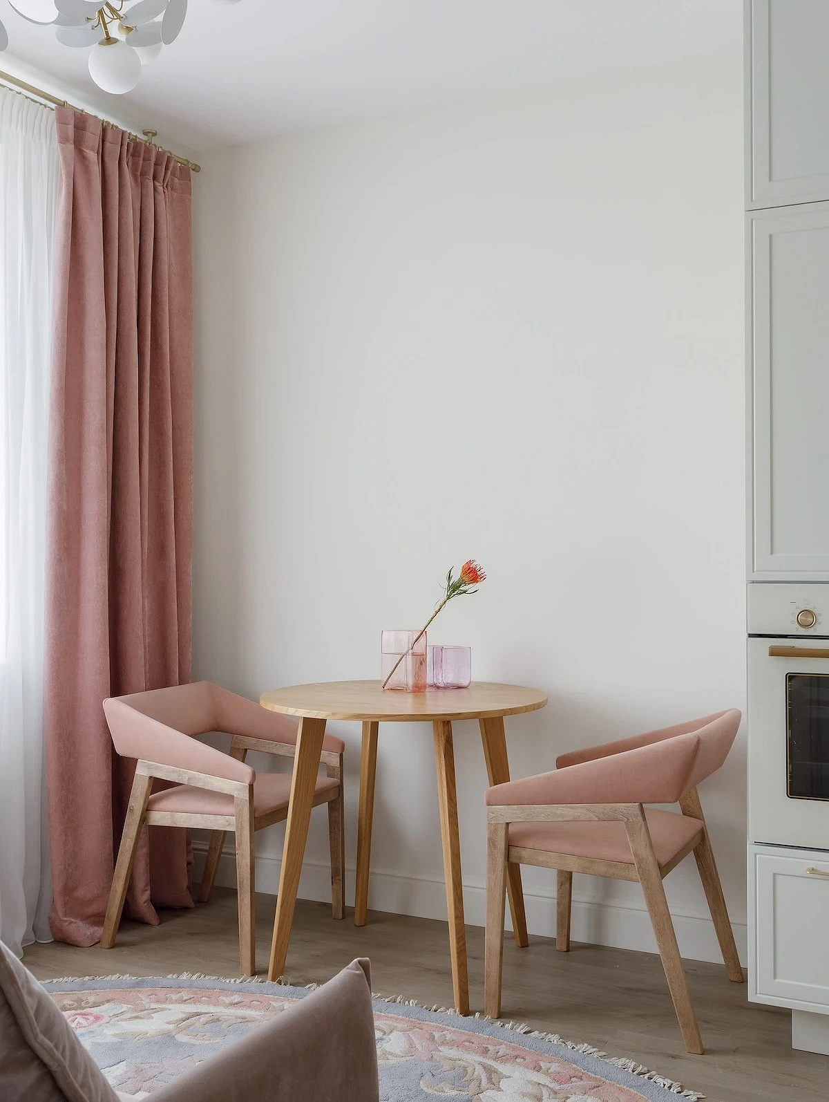 Как расставить мебель в кухне-гостиной? 9 удачных планировок от дизайнеров19