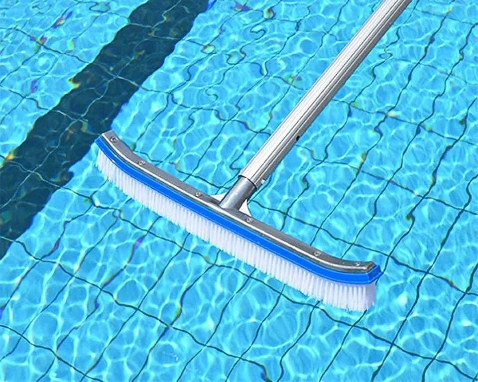 Как убрать осадок со дна бассейна: подручные средства и специальный инструмент4