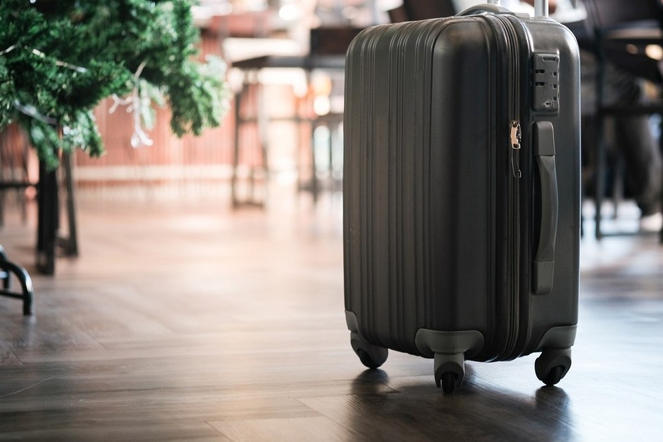 Как выбрать чемодан на колесах хорошего качества: материалы, размеры и особенности для авиаперелетов4
