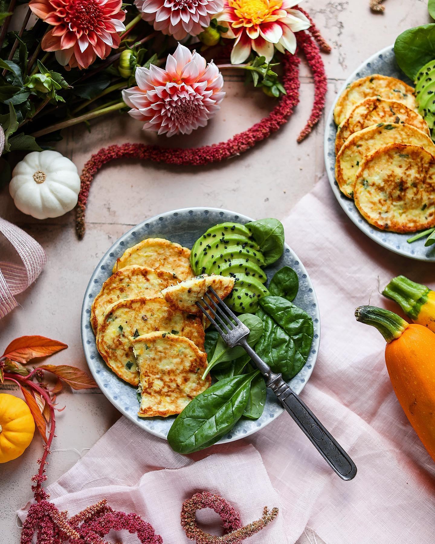 Легко, красиво и вкусно: готовим кабачковые оладьи1