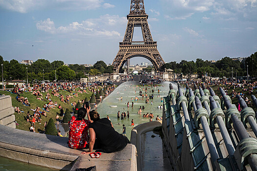 Франция урежет пособия по безработице в рамках борьбы с долговой нагрузкой